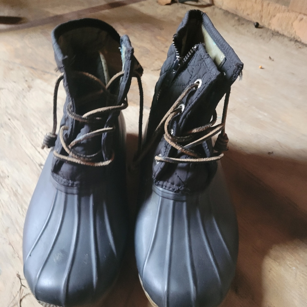 Womans size 8 sperry boots